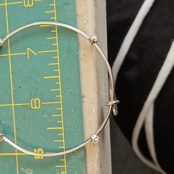 JUICY COUTURE MOTHER OF PEARL Heart & Faux Pearl Silvertone Bracelet. - Picture 5 of 5